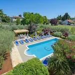 Apartment Basanija 3402f